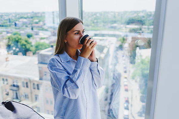 포토 JPG 해외이미지 학생 라이프스타일 손 디자인 응시 여자 행복 얼굴 커피 음료 음식 백그라운드 생각 겨울 인터넷 비즈니스 창문 학교 휴식 주택 한명 미소 사람 책 컵 여름 노트북 쇼핑 컴퓨터 사무실 뷰티 유행 봄 카페 수확 비즈니스우먼 우아함 차 프리랜서 해외202309 해외포토 직업 1 식기 시선 계절 교육 감정 컨셉 농업 표정 건물 생활 신체부위 전자제품 상점 직장인 파일형식