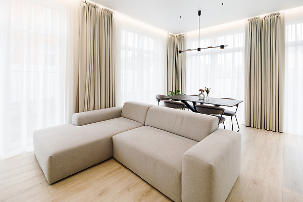 포토 JPG 해외이미지 디자인 가구 건축양식 창문 휴가 휴식 주택 실내 사람없음 내부 건물 빛 소파 흰색 침대 재산 고급 맨션 진짜 스타일 미니멀 해외202309 해외포토 건축물 건축 컬러 생활용품 컨셉 의자 금융 파일형식