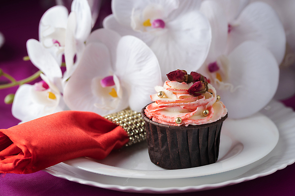 포토 JPG 해외이미지 음식 분홍색 디저트 사탕 사람없음 장식 컵 빨간색 파티 케이크 초콜릿 보라색 얼음 카페 생일 달콤 설탕 컵케이크 굽기 크림 머핀 페스츄리 맛있는 해외202309 해외포토 자연요소 식기 기념일 빵 컬러 이벤트 상점 맛 구이 파일형식