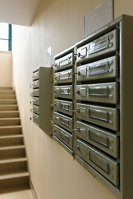 포토 JPG 해외이미지 디자인 벽 백그라운드 패턴 비즈니스 통신 열쇠 새로움 바닥 아파트 주택 사람없음 내부 건물 상자 사무실 숫자 문 금속 정보 메시지 편지 사물함 서비스 잠금 보안 주소 줄서기 철강 편지쓰기 해외202309 해외포토 문자 건축물 컨셉 무늬 모션 재질 안전 기록 파일형식