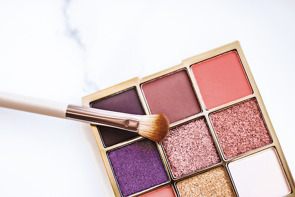 포토 JPG 해외이미지 백그라운드 사람없음 세트 뷰티 화려 대리석 아이섀도 메이크업브러쉬 해외202309 해외포토 컨셉 재료 화장품 붓 파일형식