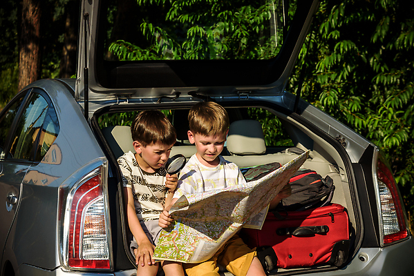 포토 JPG 해외이미지 백인 행복 도로 어린이 여행 지도 2 가족 교통시설 자동차 자연 휴가 함께함 웃음 사람 앉기 야외 두명 청춘 장난감 여행가방 우정 기쁨 캠핑 육아 자유 짐 가을 승차 작음 보안 형제 팩 걸음마 남동생 단절 방법 수하물 해외202309 해외포토 서양인 계절 남자 감정 길 육상교통 교통 컨셉 가방 관계 모션 레저 표정 안전 친구 화장품 크기 시설 생태계 동생 파일형식
