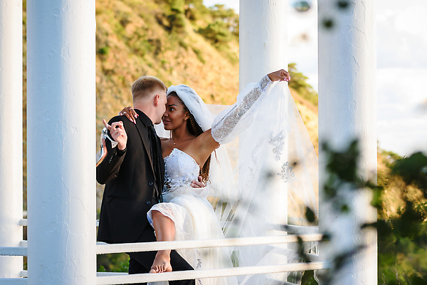 포토 JPG 해외이미지 백인 커플 드레스 남자 행복 흑인 신랑 결혼 신발 2 가족 신혼부부 포옹 자연 결혼식 남편 휴가 함께함 사랑 풍경 정장 두명 뷰티 맑음 검은색 산책 흰색 아내 닫기 계획 섞기 해외202309 해외포토 서양인 부부 옷 감정 컬러 컨셉 관계 안기 모션 날씨 휴식 사람 이벤트 생태계 신혼 파일형식