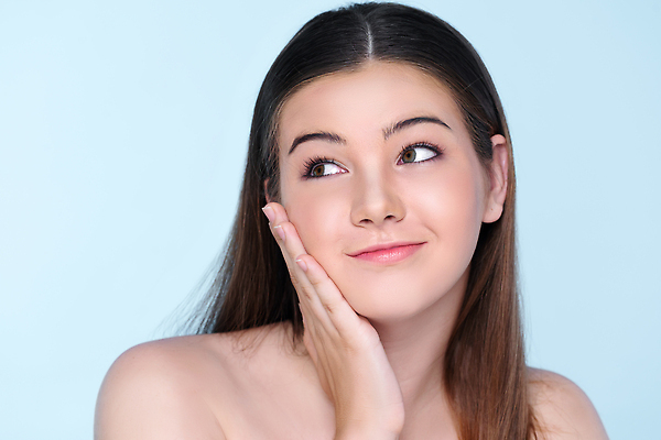 포토 JPG 해외이미지 모델 여자 백그라운드 한명 상반신 성인 앞모습 우아함 피부 성인여자한명만 해외202309 해외포토 1 뷰포인트 컨셉 사람 신체부위 여자한명만 성인여자만 파일형식