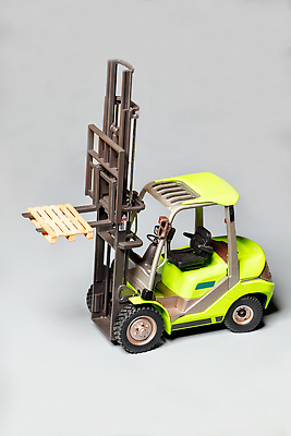 포토 JPG 해외이미지 모델 산업 비즈니스 교통시설 사람없음 건물 장난감 검은색 힘 기계 장비 회색 화물 업무 바퀴 큼 무거움 지게차 공학 개발 철강 힘찬 카피스페이스 해외202309 해외포토 건축물 교육 컬러 교통 컨셉 공백 운송업 작업 중장비 무게 크기 시설 파일형식