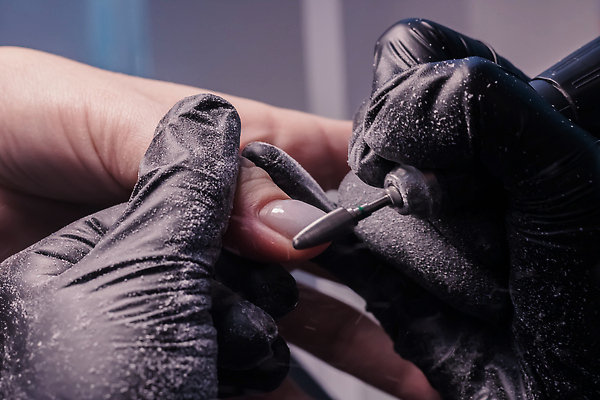 포토 JPG 해외이미지 직업 손 디자인 장갑 손가락 휴식 실내 사람없음 뷰티 상점 스파 기계 터치 기구 공구 램프 붓 고급 손톱 미용사 피부 테라피 주인 순서 니스 돌봄 방법 위생관리 스타일 해외202309 해외포토 잡화 컨셉 모션 조명 관리 내부 신체부위 도구 파일형식