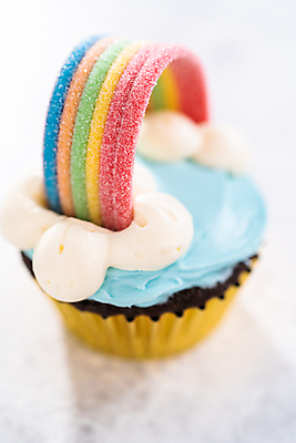 포토 JPG 해외이미지 무지개 사람없음 장식 달콤 컵케이크 젤리 휘핑크림 해외202309 해외포토 자연요소 디저트 케이크 맛 크림 휘핑 파일형식