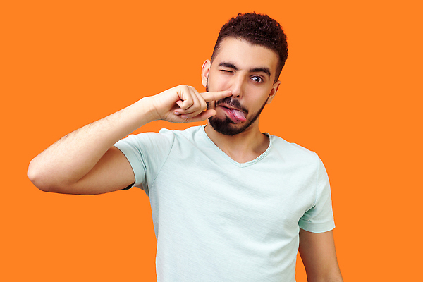 포토 JPG 해외이미지 손 남자 티셔츠 장난 중동 손가락 청소년 수염 실내 한명 사람 동양인 놀람 흰색 선택 군중 인도인 혀 수집 즐거움 걱정 호기심 코 감염 히스패닉 유인원 습관 고립 바보 이란 못생김 튀르키예 해외202309 해외포토 외국인 1 감정 나라 아시아 컬러 컨셉 셔츠 포유류 표정 인종 내부 신체부위 입 파일형식