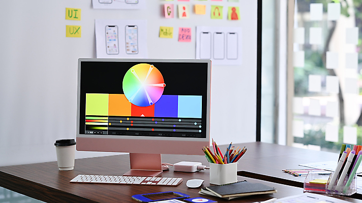 포토 JPG 해외이미지 디자인 컬러 비즈니스 창문 설계 사람없음 모니터 칠판 계획 디자이너 책상 UI 해외202309 해외포토 직업 가구 컨셉 컴퓨터 파일형식