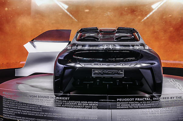 포토 JPG 해외이미지 디자인 유럽 스포츠 컨셉 교통시설 자동차 미래 이벤트 사람없음 세계 상점 검은색 레이스 고급 전시회 속도 쇼 2015년 공평 모터쇼 자동 프로젝트 해외202309 해외포토 레이스천 나라 육상교통 컬러 교통 전시 직물 연도 시설 파일형식