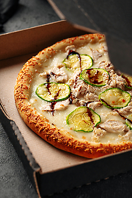 포토 JPG 해외이미지 포장 피자 사람없음 상자 치킨 토핑 주키니 해외202309 해외포토 패스트푸드 서양음식 닭고기요리 파일형식