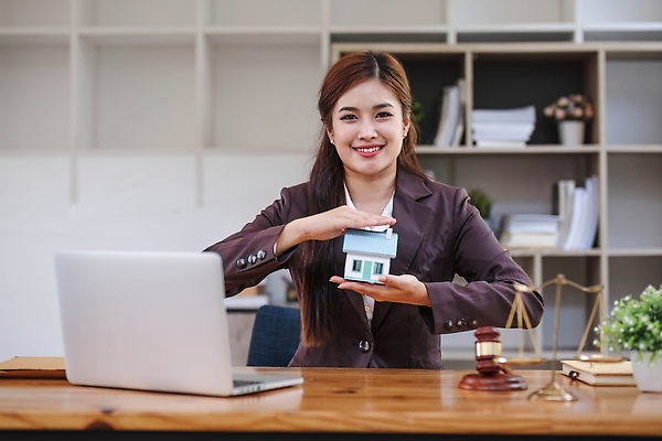 포토 JPG 해외이미지 직업 학생 응시 교육 남자 인터넷 사업가 직장 실내 한명 미소 사람 앉기 금융 노트북 사무실 공책 타이핑 기록 업무 작업 비즈니스맨 비즈니스우먼 자신감 망치 종업원 사이버 책상 계약 경영자 문서 의사봉 공정 온라인 변호사 경영 법정 프리랜서 회계사 해외202309 해외포토 1 시선 여자 감정 가구 회사 비즈니스 모션 문구용품 표정 내부 경제 전자제품 공구 직장인 리더 파일형식