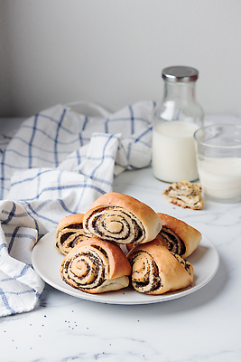 포토 JPG 해외이미지 전통 접시 음료 음식 백그라운드 재료 유리 탁자 아침 디저트 건강 요리 사람없음 컵 쿠키 케이크 식사 우유 흰색 신선 달콤 맛 아침식사 설탕 굽기 번 페스츄리 핸드메이드 맛있는 해외202309 해외포토 주간 식기 빵 컬러 가구 컨셉 재질 유제품 구이 파일형식