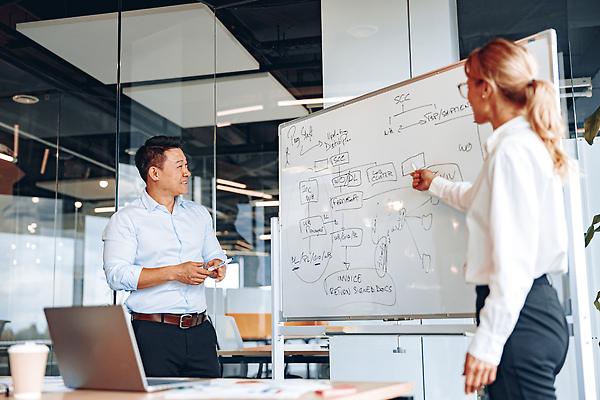 포토 JPG 해외이미지 직업 행복 컨셉 비즈니스 통신 성공 협력 노동자 함께함 협상 사람 여러명 사무실 고객 동료 환영 지원 해외202309 해외포토 감정 다수 관계 파일형식