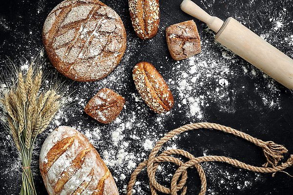 포토 JPG 해외이미지 밧줄 빵 사람없음 여러개 밀 밀가루 제빵 밀대 핸드메이드 해외202309 해외포토 줄 음식 다수 주방용품 곡류 제과제빵 가루 파일형식