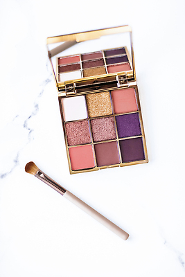 포토 JPG 해외이미지 백그라운드 사람없음 세트 뷰티 화려 대리석 아이섀도 메이크업브러쉬 해외202309 해외포토 컨셉 재료 화장품 붓 파일형식