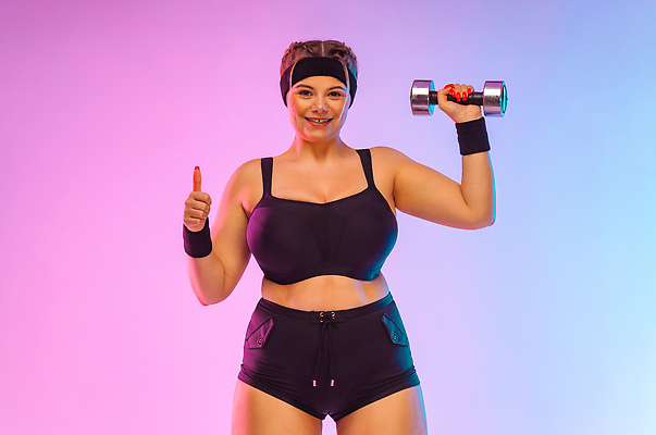 포토 JPG 해외이미지 모델 라이프스타일 여자 스포츠 분홍색 백그라운드 컨셉 신체 다이어트 근육 실내 건강 한명 사람 성인 운동 아령 잡기 몸무게 비만 허리 연습 체육관 무거움 고립 돌봄 소셜미디어 자극 해외202309 해외포토 1 컬러 모션 내부 생활 신체부위 무게 몸매 파일형식