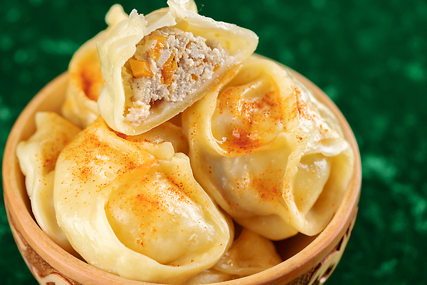 포토 JPG 해외이미지 전통 접시 음식 채소 파슬리 건강 육류 요리 동양인 사람없음 목재 초록색 식사 저녁식사 소고기 흰색 신선 사발 후추 양고기 점심식사 경단 전국 맛있는 해외202309 해외포토 나무 식기 컬러 식재료 재료 인종 사기그릇 향신료 파일형식