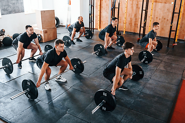 포토 JPG 해외이미지 전신 남자 숙이기 여러명 성인 옆모습 운동기구 헬스 힘 헬스장 잡기 역기 웨이트트레이닝 근육질 성인남자만 크로스핏 데드리프트 해외202309 해외포토 뷰포인트 포즈 다수 모션 근육 사람 운동 몸매 남자만 성인만 파일형식 운동자세