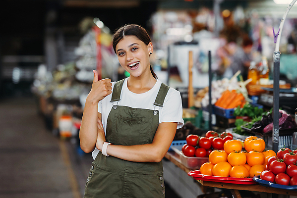 포토 JPG 해외이미지 백인 여자 음식 컨셉 채소 비즈니스 실내 따뜻함 건강 한명 서기 사람 성인 금발 바구니 상점 신선 업무 시장 구매 상품 작음 계산대 고객 유기농 눈금 소매 슈퍼마켓 계량 해외202309 해외포토 서양인 1 헤어스타일 웰빙 모션 내부 쇼핑 작업 크기 파일형식