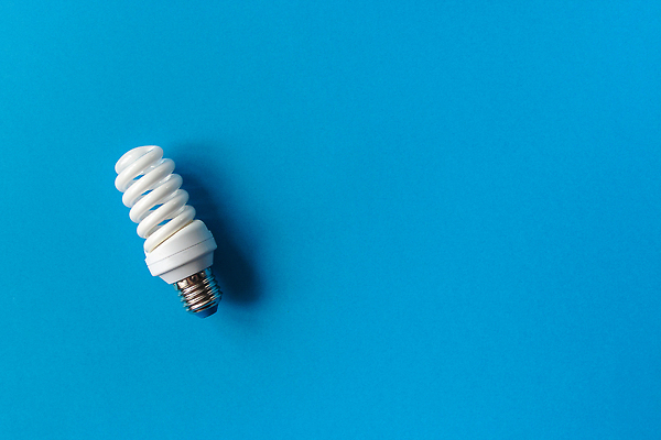 포토 JPG 해외이미지 디자인 백그라운드 컨셉 돈 생각 전구 자연 유리 조명 주택 아이디어 나선형 사람없음 경제 파란색 빛 환경 힘 장비 에너지 흰색 램프 절약 플랫 보호 심볼 오브젝트 에코 위치 형광등 해결 혁명 생태학 지능 효율 해외202309 해외포토 교육 컬러 무늬 재질 전등 건물 재산 생태계 파일형식