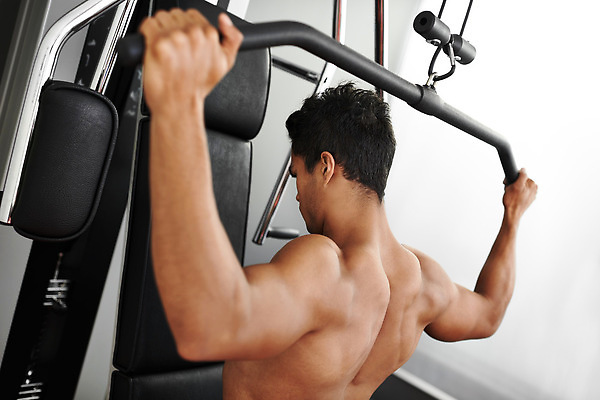 포토 JPG 해외이미지 남자 근육 한명 상반신 성인 뒷모습 운동 헬스장 자신감 당기기 등운동 성인남자한명만 해외202309 해외포토 1 감정 뷰포인트 모션 건강 사람 헬스 남자한명만 성인남자만 파일형식