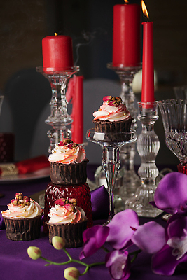 포토 JPG 해외이미지 음식 분홍색 디저트 사탕 사람없음 장식 컵 빨간색 파티 케이크 초콜릿 보라색 얼음 카페 생일 달콤 설탕 컵케이크 굽기 크림 머핀 페스츄리 맛있는 해외202309 해외포토 자연요소 식기 기념일 빵 컬러 이벤트 상점 맛 구이 파일형식