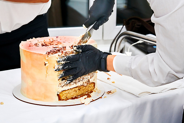 포토 JPG 해외이미지 전통 기념일 조각 결혼 부분 가족 서브 기념 선물 이벤트 사람없음 파티 과자 주방 식당 얼음 축제 카페 축하 대접 생일 칼 달콤 맛 유혹 설탕 먹기 크림 서비스 준비 슬라이스 만들기 레시피 칼로리 카페테리아 바닐라 탄수화물 중소기업 맛있는 버터크림 해외202309 해외포토 자연요소 컨셉 회사 관계 모션 디저트 상점 파일형식