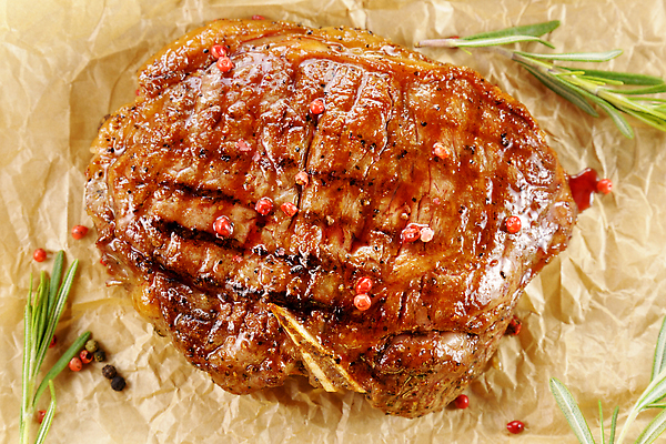 포토 JPG 해외이미지 음식 육류 스테이크 요리 사람없음 목재 갈색 식당 식사 저녁식사 소고기 튀김 뜨거움 양념 중앙 그릴 바비큐 자르기 굽기 허브 준비 슬라이스 후추 로즈메리 등심 맛있는 해외202309 해외포토 나무 식물 컬러 식재료 재료 모션 주방용품 서양음식 상점 구이 향신료 파일형식