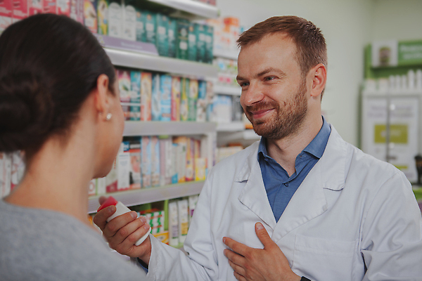 포토 JPG 해외이미지 직업 여자 남자 노동자 건강 실험 두명 치료 판매 세일 상점 고통 추위 의사 업무 구매 질병 상품 약국 종업원 고객 직원 서비스 처방 소매 반항 마약 면역력 약사 인플루엔자 증상 해로움 항생제 해외202309 해외포토 감정 컨셉 의학 모션 사람 쇼핑 약 의료진 작업 바이러스 파일형식