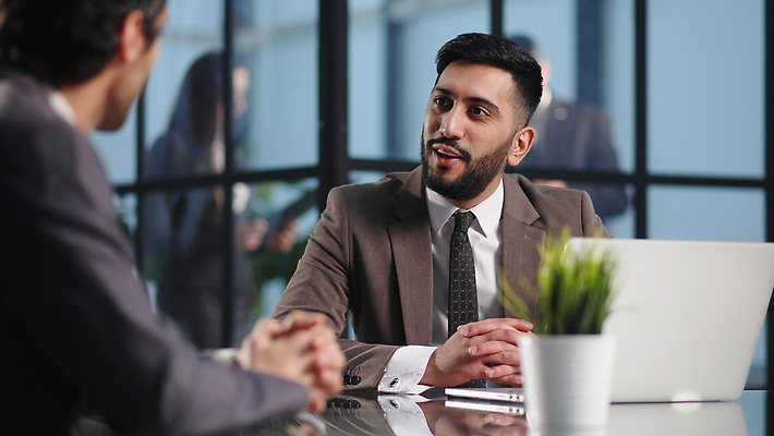 포토 JPG 해외이미지 직업 여유 비즈니스 사업가 성공 회의 협력 설계 아이디어 함께함 실내 대화 사람 여러명 성인 사무실 작업 자신감 발표 그룹 대표 토론 종업원 책상 동료 회의실 직원 경영자 히스패닉 소통 경영 세미나 진짜 콜라보레이션 브레인스토밍 해외202309 해외포토 감정 가구 다수 컨셉 관계 말하기 내부 리더 파일형식