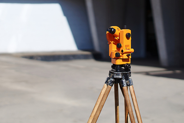 포토 JPG 해외이미지 산업 도로 오렌지 직장 안전 사람 사람없음 건물 햇빛 노란색 맑음 장비 건설현장 기구 공구 업무 엔지니어 헬멧 땅 굴착기 측정 위치 지형 짐차 삼각대 공학 건축업자 계약자 측량사 광학 카피스페이스 해외202309 해외포토 직업 건축물 교육 건축 길 컬러 과일 회사 교통시설 자동차 날씨 건설업 태양 공백 도구 작업 중장비 기술자 보호장비 계약 파일형식