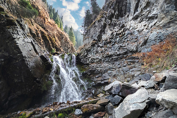 포토 JPG 해외이미지 공원 여행 자국 자연 산 사람없음 야외 강 뷰티 골짜기 폭포 쉬운 카자흐스탄 알마티 해외202309 해외포토 공공시설 아시아 생태계 파일형식