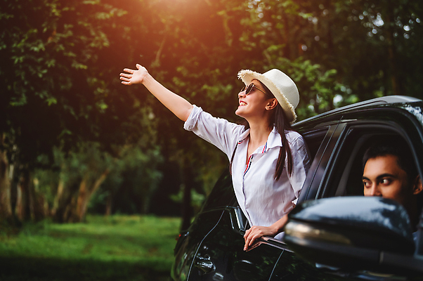 포토 JPG 해외이미지 라이프스타일 손 커플 행복 도로 여행 창문 자연 휴가 휴식 한명 사람 앉기 동양인 야외 목재 뷰티 여행객 봄 기쁨 운전 자유 시골 오픈 운전사 숲 오르기 팔 해외202309 해외포토 나무 직업 1 계절 감정 길 컨셉 재료 관계 교통시설 모션 인종 생활 신체부위 생태계 파일형식