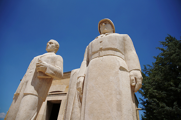 포토 JPG 해외이미지 남자 도로 조각 사람없음 건물 무덤 기둥 리더 박물관 대리석 기념물 칠면조 천연기념물 튀르키예 해외202309 해외포토 건축물 건축 아시아 길 재료 교통시설 조류 사람 파일형식