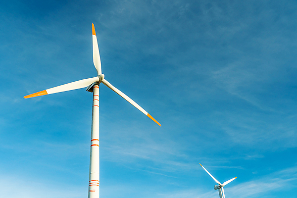 포토 JPG 해외이미지 모션 바람 사람없음 농장 환경 힘 재활용 풍차 발전기 발전소 에너지 그린에너지 풍력에너지 역 제조 보호 에코 친환경 생태계 프로펠러 회전 자원 세대 모터 혁명 개발 기후변화 생태학 요금 전압 효율 힘찬 공급 해외202309 해외포토 자연요소 교육 컨셉 농업 교통시설 날씨 변화 파일형식