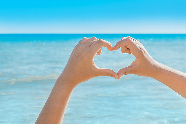 포토 JPG 해외이미지 모양 손 커플 여자 행복 실루엣 바다 여행 결혼 백그라운드 컨셉 손가락 관계 자연 하늘 추상 휴가 발렌타인데이 관리 사랑 한명 사람 야외 물 여름 빛 햇빛 태양 뷰티 일출 낭만 신혼여행 심볼 사인 해외202309 해외포토 자연요소 1 계절 감정 무늬 데이이벤트 촬영기법 이벤트 신체부위 노을 생태계 파일형식