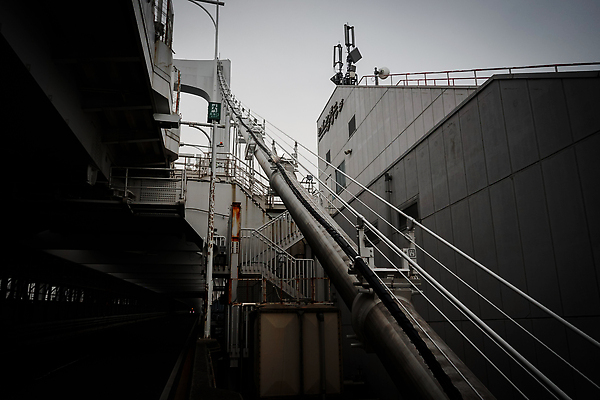 포토 JPG 해외이미지 여행 흑백 동양인 풍경 사람없음 야외 건물 도시풍경 도시 고속도로 도쿄 기관 해외202309 해외포토 건축물 도로 촬영기법 인종 일본 파일형식