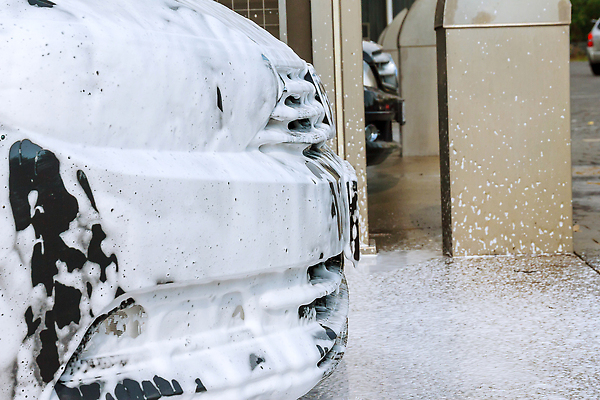 포토 JPG 해외이미지 주간 직업 손 외관 자동차 유리 사람없음 야외 물 파란색 빛 햇빛 청결 거품 젖음 물방울 도시 업무 오픈 바퀴 역 씻기 빨래 청소 세제 서비스 체크무늬 먼지 비누 분무기 호스 청소부 스펀지 압력 자동 안락 해외202309 해외포토 자연요소 육상교통 컬러 컨셉 가사 무늬 교통시설 재질 신체부위 위생용품 태양 작업 위생 파일형식