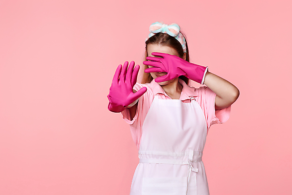 포토 JPG 해외이미지 여자 한명 상반신 성인 앞모습 앞치마 금지 청소 손내밀기 준비 고무장갑 얼굴가리기 성인여자한명만 해외202309 해외포토 1 뷰포인트 장갑 사람 손짓 가림 고무 여자한명만 성인여자만 파일형식