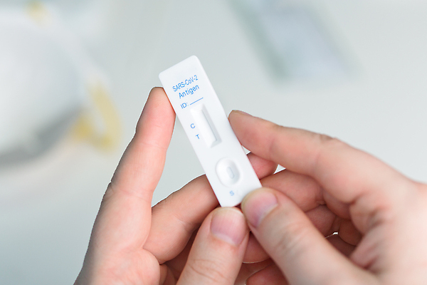 포토 JPG 해외이미지 과학 건강 병원 실험 가면 사람없음 약 시험 환자 간호사 의사 실험실 호흡기관 바이러스 보호 결과 질병 분석 속도 긍정 감염 전염 미생물 튜브 돌봄 백신 부정적 전염병 사스 코로나바이러스 해외202309 해외포토 교육 감정 컨셉 의학 모션 생물 의료진 장기_의학 파일형식