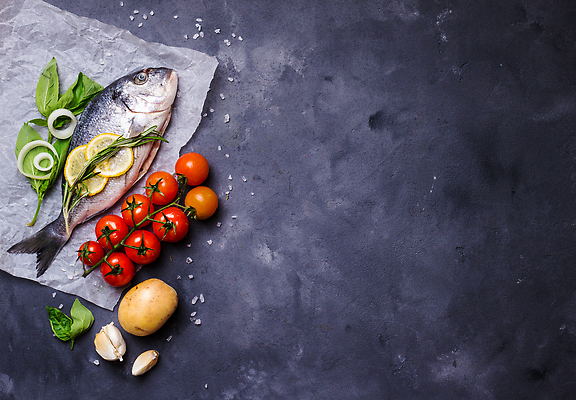 포토 JPG 해외이미지 토마토 검은배경 양파 감자 마늘 어류 사람없음 신선 레몬 바질 로즈메리 카피스페이스 종이호일 해외202309 해외포토 백그라운드 채소 과일 검은색 수중동물 공백 허브 파일형식