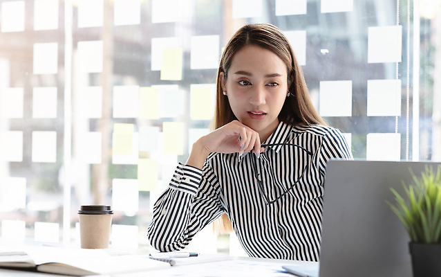 포토 JPG 해외이미지 직업 손 여자 행복 안경 커피 인터넷 비즈니스 성공 직장 표정 대화 한명 사람 앉기 동양인 금융 노트북 컴퓨터 사무실 뷰티 알약 펜 터치 타이핑 업무 비즈니스우먼 자신감 이메일 종업원 무선전화기 책상 서비스 경영자 상업 온라인 정보매체 스타일 해외202309 해외포토 1 잡화 감정 음료 가구 컨셉 회사 모션 말하기 인종 신체부위 경제 전자제품 필기구 약 작업 직장인 전화기 리더 파일형식
