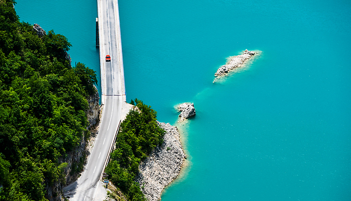 포토 JPG 해외이미지 나무 공원 유럽 도로 호수 여행 자연 휴가 산 안테나 파노라마 풍경 사람없음 야외 초록색 물 여름 파란색 강 뷰티 골짜기 탐험 숲 지중해 언덕 발견 항공촬영 드론 몬테네그로 발칸반도 전국 해외202309 해외포토 자연요소 식물 계절 공공시설 나라 길 바다 뷰포인트 컬러 통신 교통시설 촬영기법 생태계 파일형식