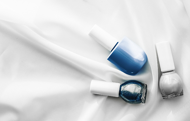 포토 JPG 해외이미지 백그라운드 사람없음 파란색 우아함 흰배경 매니큐어 구김 카피스페이스 해외포토 컬러 컨셉 모션 화장품 공백 흰색 파일형식