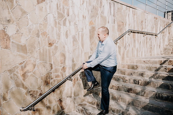 포토 JPG 해외이미지 직업 손 응시 남자 스포츠 백그라운드 비즈니스 넥타이 한명 서기 사람 정장 카메라 주먹 권투 고통 회색 우승 비즈니스맨 자신감 보호 공격 충돌 고민 경영자 싸움 70대 문제 해결 경영 고립 승자 필승 해외202309 해외포토 1 시선 잡화 옷 노년 감정 컬러 컨셉 모션 신체부위 전자제품 격투기 최고 직장인 리더 파일형식