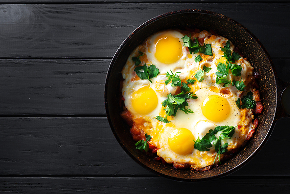 포토 JPG 해외이미지 전통 접시 음식 백그라운드 토마토 채소 고추 탁자 아침 양파 건강 요리 사람없음 빨간색 계란 검은색 식사 저녁식사 튀김 플랫 맛 아침식사 정상 매움 서빙 위치 후추 노른자 유대인 점심식사 삶기 스크램블 아랍어 이스라엘 채식주의자 콘크리트 튀니지 핸드메이드 미니멀 맛있는 해외202309 해외포토 주간 식기 컬러 가구 컨셉 아프리카 알 계란요리 향신료 채식 서아시아 파일형식