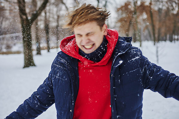 포토 JPG 해외이미지 백인 라이프스타일 커플 여자 남자 행복 겨울 가족 관계 자연 휴가 함께함 사랑 사람 성인 야외 두명 뷰티 기쁨 추위 흰색 숲 해외202309 해외포토 서양인 계절 감정 컬러 컨셉 생활 생태계 파일형식