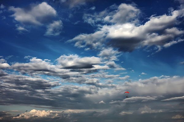 포토 JPG 해외이미지 1 라이프스타일 스포츠 컬러 여행 포즈 백그라운드 하늘 바람 기술 사람 취미 사람없음 야외 파란색 컬러풀 뷰티 노란색 우주 일출 점프 일몰 경쟁 자유 용기 위험 스웨터 스카이다이빙 다이빙 낙하산 해외202309 해외포토 자연요소 그릇 컨셉 상의 모션 날씨 생활 노을 수영 익스트림스포츠 수중스포츠 파일형식