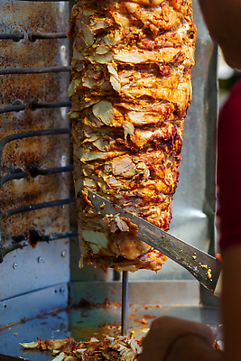 포토 JPG 해외이미지 전통 문화 음식 불 거리 이스탄불 샌드위치 육류 돼지고기 요리 사람없음 주방 식당 요리사 식사 저녁식사 치킨 소고기 꼬치 칼 중앙 그릴 바비큐 자르기 굽기 먹기 속도 회전 동쪽 양고기 칠면조 그리스인 점심식사 케밥 맛있는 튀르키예 해외202309 해외포토 자연요소 서양인 직업 아시아 식재료 모션 조류 주방용품 상점 구이 방향 닭고기요리 파일형식
